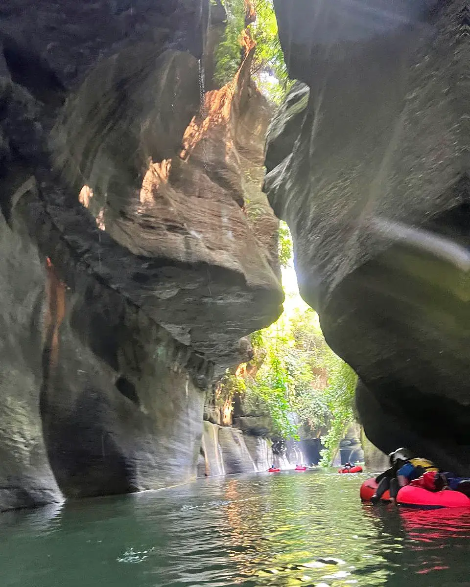 Tubing en el cañon del guape